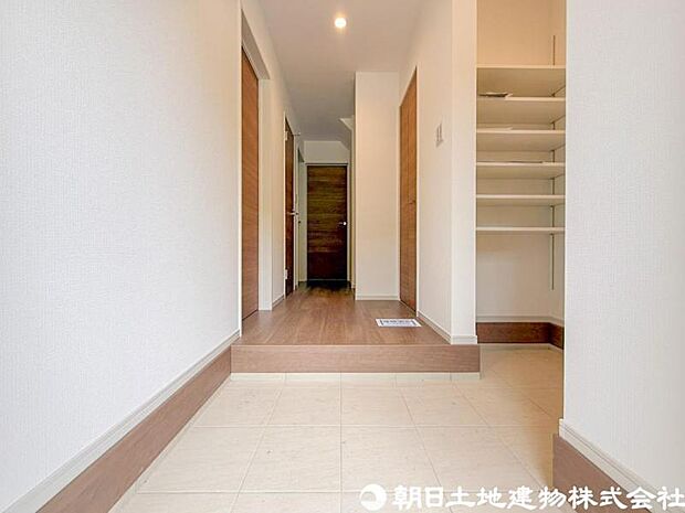 【玄関】玄関に必要なものは最小限に!乱雑にしない工夫でいつも片付いた気持ちの良い空間になります