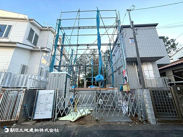 【外観写真】自然の美しさを引き立てる洗練された外観。静かな住宅街に調和する落ち着いた佇まいとなっています。