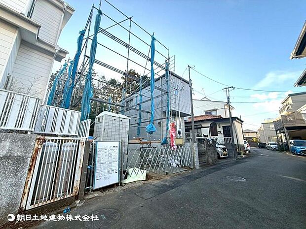 【外観写真】自然の美しさを引き立てる洗練された外観。静かな住宅街に調和する落ち着いた佇まいとなっています。