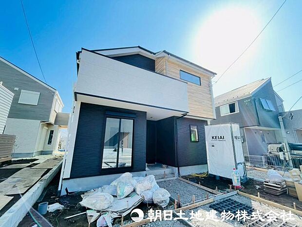 1号棟【外観写真】爽やかな青空の下に贅沢なほどに降り注ぐ陽光、豊かな居住性と、クオリティが見事に調和した住空間は、住まうことの喜びを感じさせてくれます。