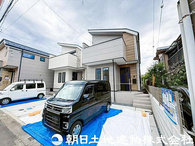 【1号棟】爽やかな青空の下に贅沢なほどに降り注ぐ陽光、豊かな居住性と、クオリティが見事に調和した住空間は、住まうことの喜びを感じさせてくれます。詳細は00466-50-6912まで
