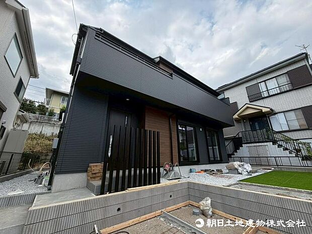 【外観】見るたびに心躍るデザインが魅せる住まいにわくわくします