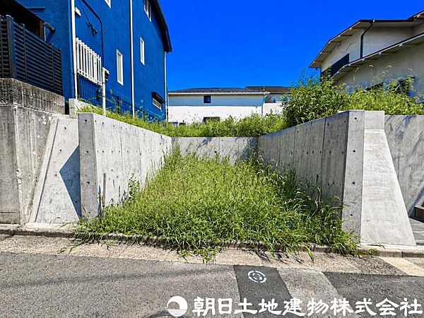 周辺は住宅地となっており子育て家族にも合う。毎日のお買い物も便利なエリアで暮らしやすさを実現するための住環境が整っています。
