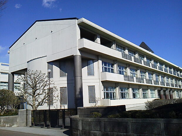 【長後中学校】約480m学童にも充実している街。教育を重視するご家庭におすすめです。お子さまが成長しても暮らせそう