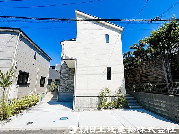 【外観】見るたびに心躍るデザインが魅せる住まいにわくわくします