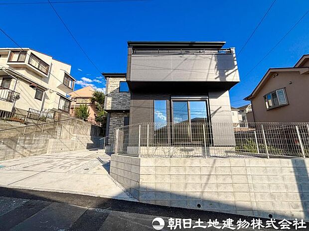 【外観】見るたびに心躍るデザインが魅せる住まいにわくわくします