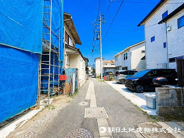 【前面道路】前面道路は車通りも少なく小さなお子様がいるご家庭でも安心です