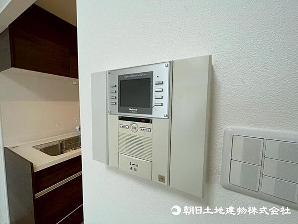 奥様やお子様だけでご在宅が多い方への必需品！突然の来訪も天候や時間帯に関係なく鮮明な画像で確認することが出来ます。