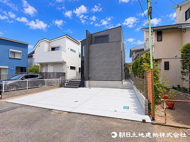 四季の移り変わりを感じられる環境。毎日のお散歩も気持ちよさそうです。自然に包まれた穏やかな暮らしができる住環境が整っています。