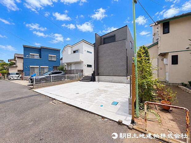 深く豊かな緑と爽快な空を感じるまさに湘南に暮らす心地よさを存分に堪能いただける邸宅です。