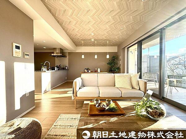 【リビング】上質な時間を育む暮らしのメインステージ。寛ぎとコミュニケーションを育む居心地のよい場所。
