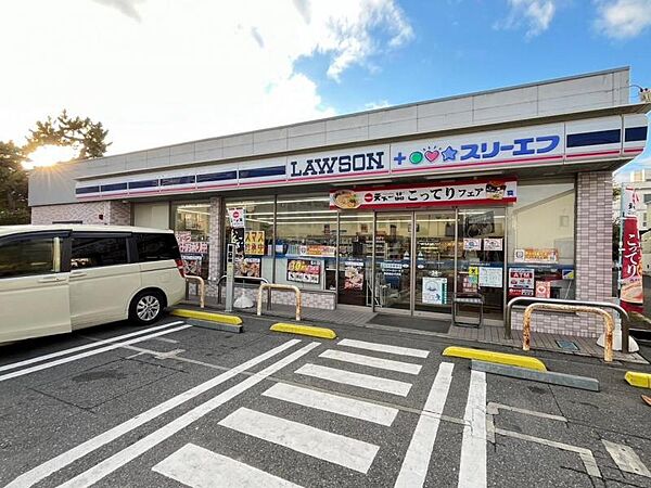【ローソン・スリーエフ鎌倉由比ガ浜店】日々の生活に役立ちそうな近さと商品豊富な品揃えは嬉しい♪コンビニエンスストアまで徒歩圏内