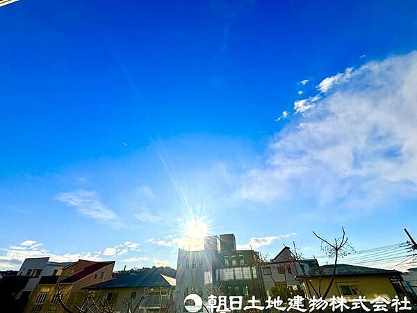 【眺望】眺望バルコニーへ一歩外にでると伸び伸びとした雰囲気と空気を感じられそうなロケーションは嬉しい