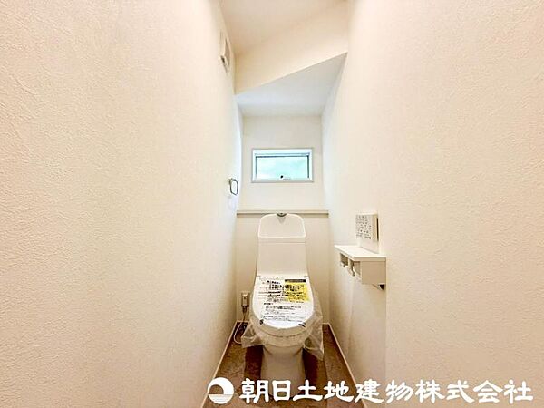 【トイレ】小さな空間だからこそ機能性のある快適なトイレは、清潔感をキープしお手入れしやすいよう作られています