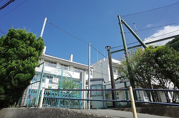 第二小学校まで約1300ｍ