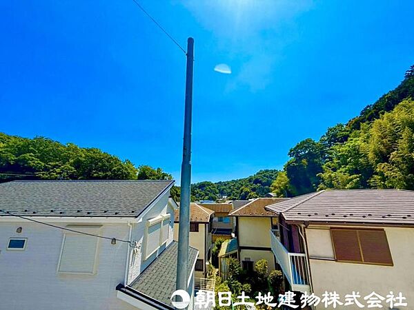 【眺望】眺望バルコニーへ一歩外にでると伸び伸びとした雰囲気と空気を感じられそうなロケーションは嬉しい