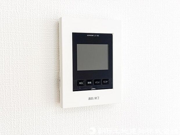 【モニター付きインターホン】奥様やお子様だけでご在宅が多い方への必需品!突然の来訪も天候や時間帯に関係なく鮮明な画像で確認することが出来ます。