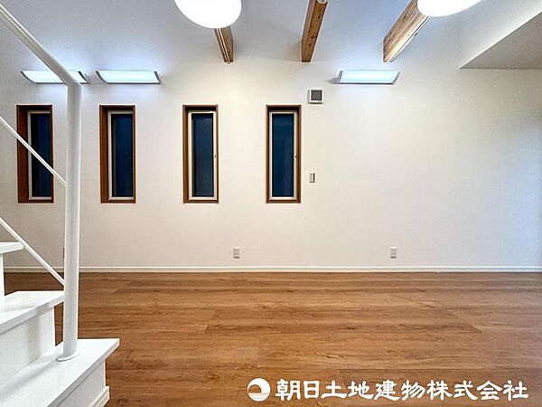 【リビング】上質な時間を育む暮らしのメインステージ。寛ぎとコミュニケーションを育む居心地のよい場所。