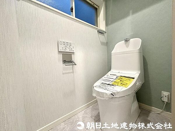【トイレ】小さな空間だからこそ機能性のある快適なトイレは、清潔感をキープしお手入れしやすいよう作られています