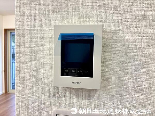 【モニター付きインターホン】奥様やお子様だけでご在宅が多い方への必需品！突然の来訪も天候や時間帯に関係なく鮮明な画像で確認することが出来ます。