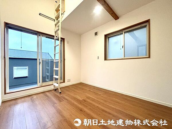 【洋室】お気に入りの家具や小物に囲まれたお部屋はとても居心地の良い空間になりますね