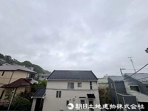 【眺望】眺望バルコニーへ一歩外にでると伸び伸びとした雰囲気と空気を感じられそうなロケーションは嬉しい
