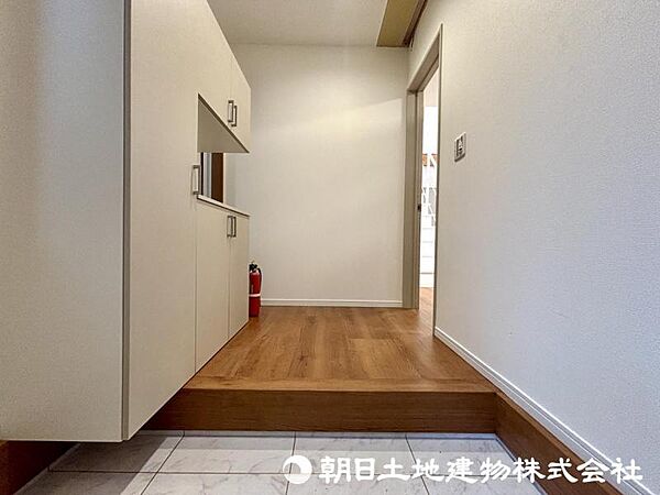 【玄関】玄関に必要なものは最小限に！乱雑にしない工夫でいつも片付いた気持ちの良い空間になります
