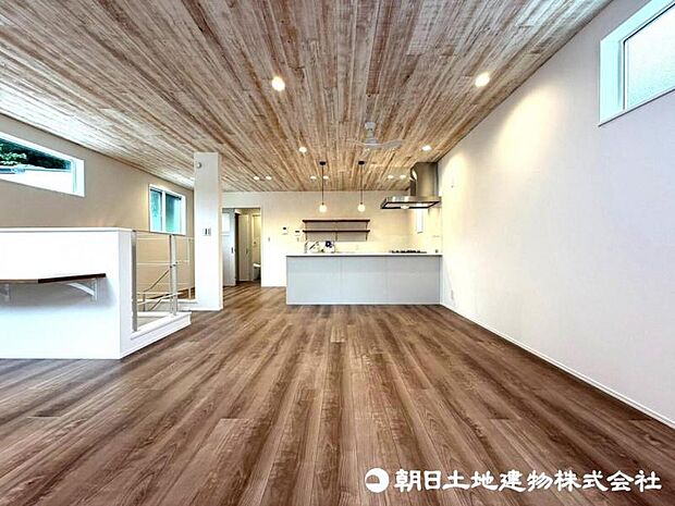 【リビング】上質な時間を育む暮らしのメインステージ。寛ぎとコミュニケーションを育む居心地のよい場所。 