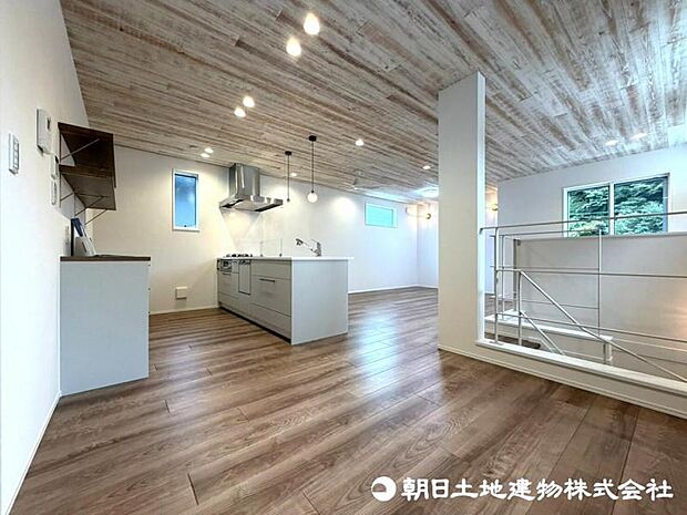 【リビング】リビングが広いと生活動線にゆとりが生まれ、家事がはかどり家族とのコミュニケーションもスムーズになると言われています 