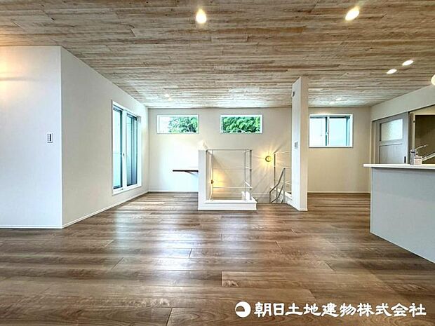 【リビング】ここに住むからこそ意味がある。そんな特別感に浸りながら、毎日を愉しんでいただきたいです。 