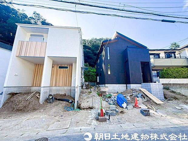 毎日のお散歩も快適な緑に恵まれたエリアは伸び伸びスローライフを叶えてくれます。自然豊富な季節の移ろいを身近に感じられる環境でストレスフリーな生活をお送りください。