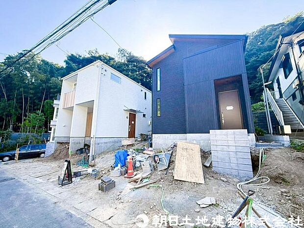 間取りや仕様の確認をしながら理想の暮らしをイメージできます。新生活をいち早く思い描ける、期待が膨らむ一邸です。