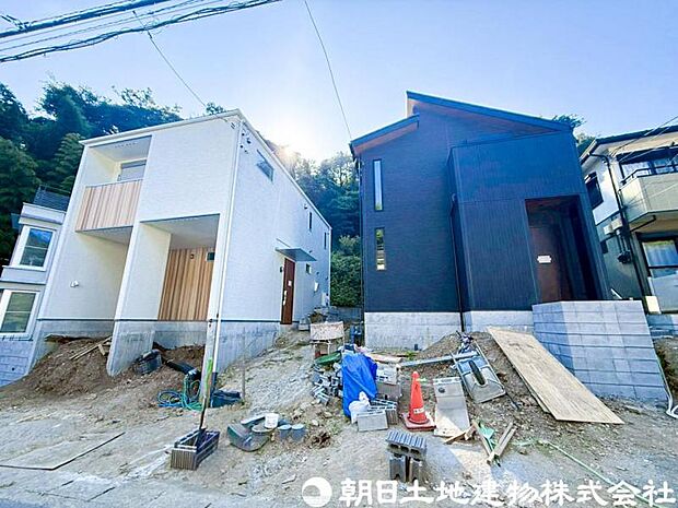 建築中の現地と資料をもとに、完成後の暮らしを具体的にイメージ可能。これからの新生活に期待が高まる魅力あふれる住まいです。