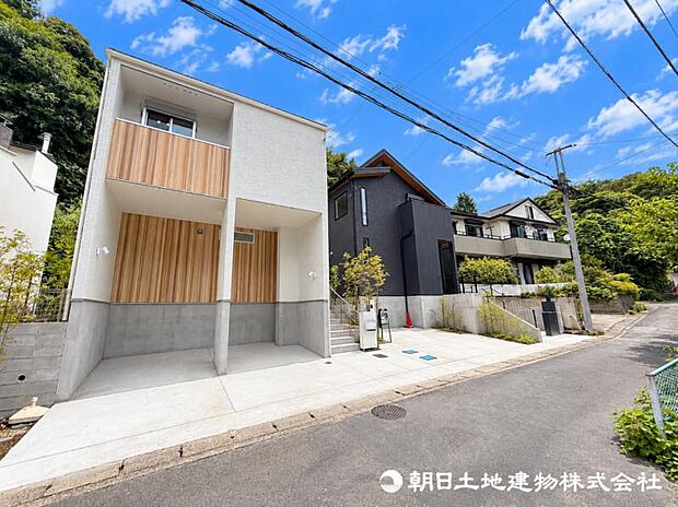 【外観】見るたびに心躍るデザインが魅せる住まいにわくわくします 