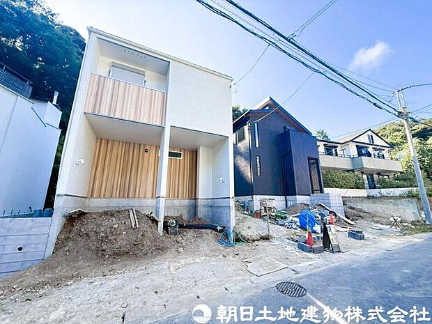 四季の移り変わりを感じられる環境。毎日のお散歩も気持ちよさそうです。自然に包まれた穏やかな暮らしができる住環境が整っています。