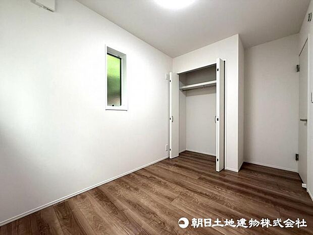 【洋室】お気に入りの家具や小物に囲まれたお部屋はとても居心地の良い空間になりますね