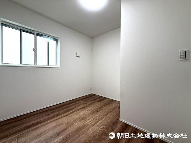 【洋室】間接照明などでお部屋をドレスアップしてみると昼と夜の過ごし方がガラッと変化しますね 
