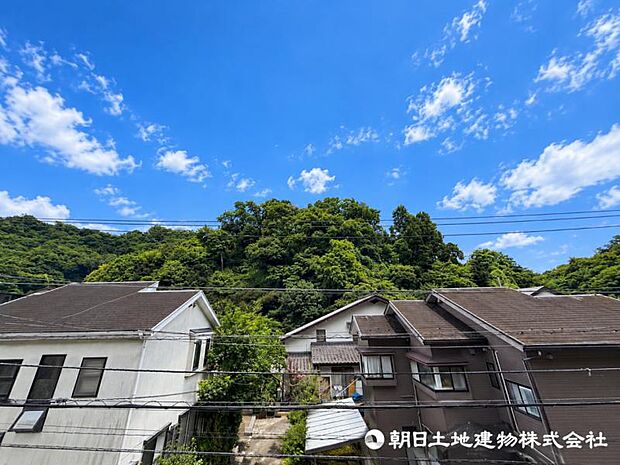 【眺望】眺望バルコニーへ一歩外にでると伸び伸びとした雰囲気と空気を感じられそうなロケーションは嬉しい 
