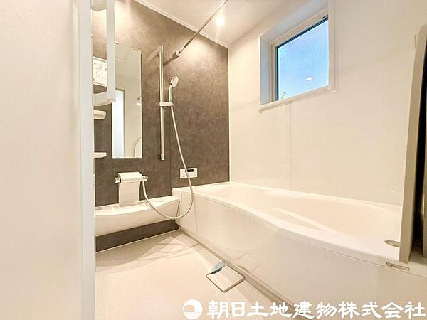 【浴室】冬の予備暖房でヒートショックなど温度差による身体への影響も軽減。家族全員の健康も守るシステムバスです