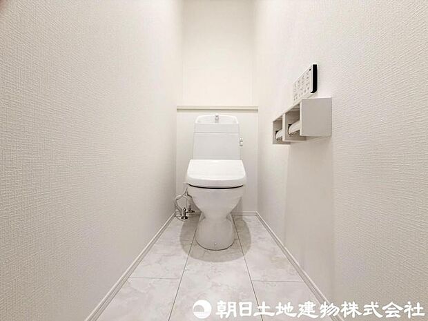 【トイレ】小さな空間だからこそ機能性のある快適なトイレは、清潔感をキープしお手入れしやすいよう作られています