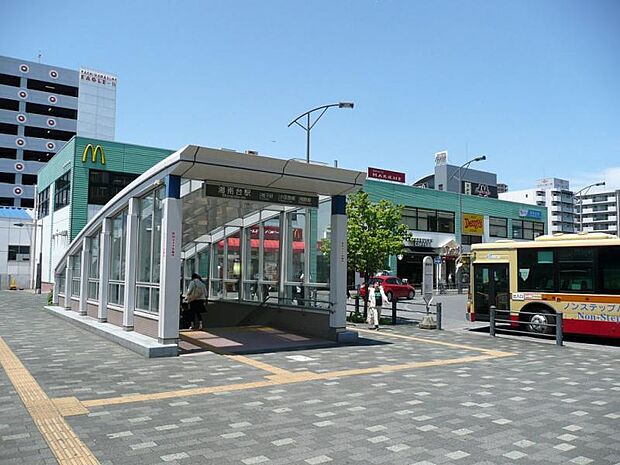 日々の暮らしにゆとりをもたらす立地から駅を利用しやすい利便性に加え、豊かな自然を身近に感じられる住環境で便利です。