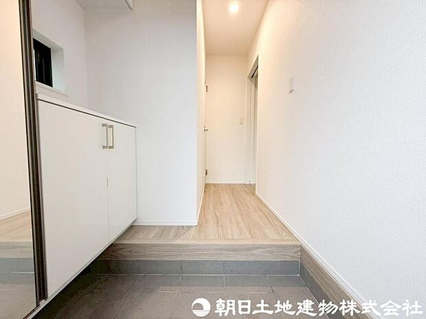 【玄関】玄関に必要なものは最小限に!乱雑にしない工夫でいつも片付いた気持ちの良い空間になります