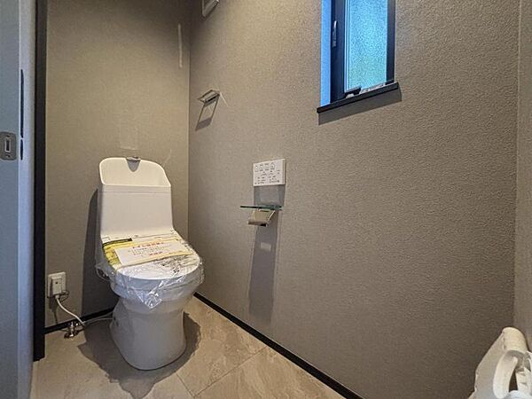 【トイレ】小さな空間だからこそ機能性のある快適なトイレは、清潔感をキープしお手入れしやすいよう作られています