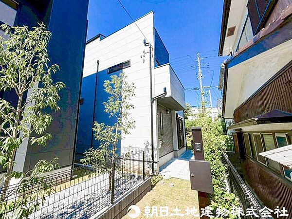 【外観】見るたびに心躍るデザインが魅せる住まいにわくわくします