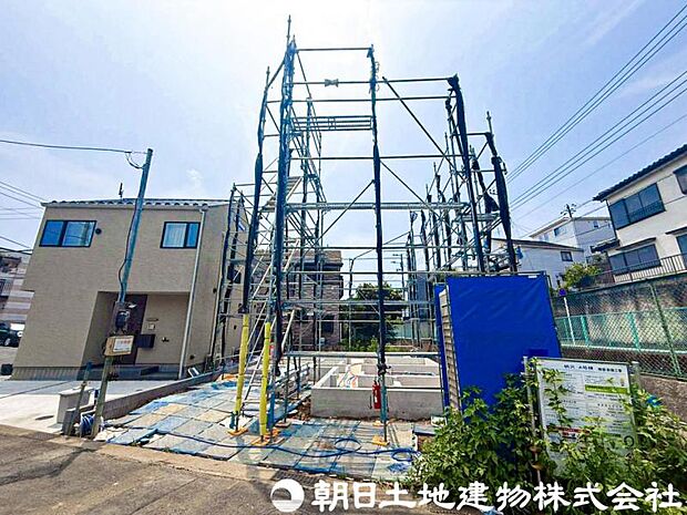 周辺は住宅地となっており子育て家族にも合う。毎日のお買い物も便利なエリアで暮らしやすさを実現するための住環境が整っています。