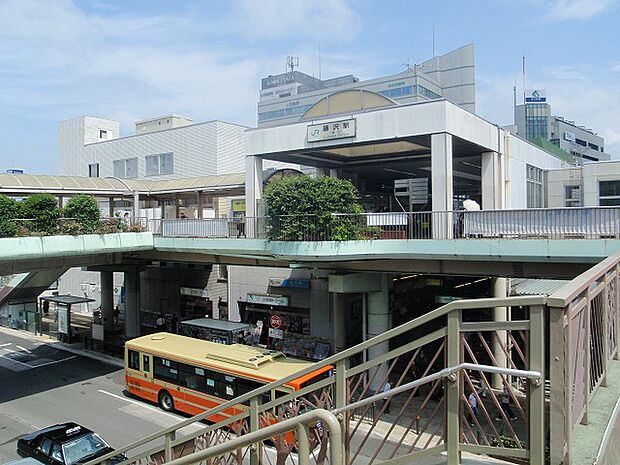 日々の暮らしにゆとりをもたらす豊富な立地から駅を利用しやすい利便性に加え、豊かな自然を身近に感じられる住環境そうで便利そう。