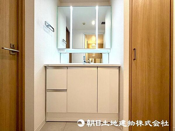 【洗面・脱衣所】タオルやパジャマの収納、洗濯物など家族分をまとめる大事な機能の脱衣所。全てがぎゅっと詰まった機能的なエリアです