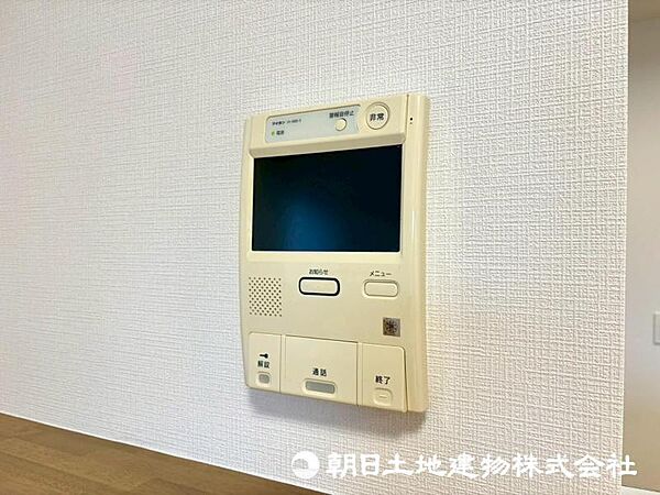 【モニター付きインターホン】奥様やお子様だけでご在宅が多い方への必需品！突然の来訪も天候や時間帯に関係なく鮮明な画像で確認することが出来ます。