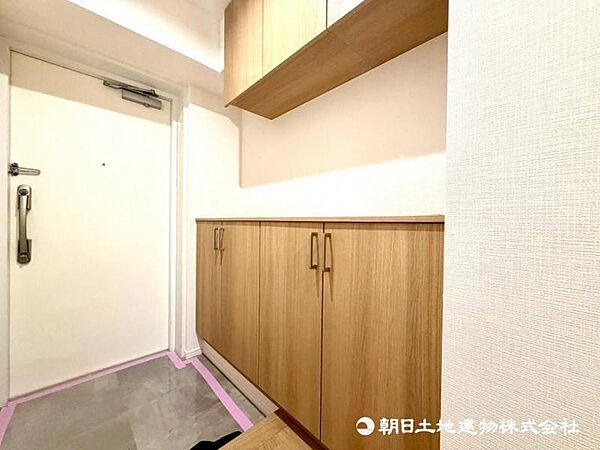 【玄関】玄関に必要なものは最小限に！乱雑にしない工夫でいつも片付いた気持ちの良い空間になります