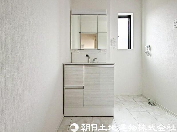 【洗面・脱衣所】タオルやパジャマの収納、洗濯物など家族分をまとめる大事な機能の脱衣所。全てがぎゅっと詰まった機能的なエリアです